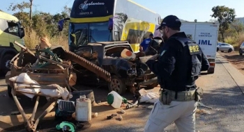Motorista morre após bater de frente com ônibus durante ultrapassagem